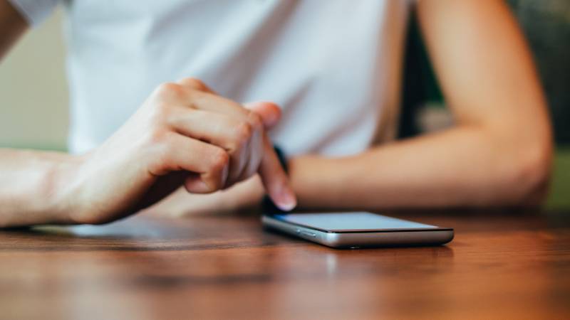 Dubai: Arab woman who put phone on speaker mode to insult husband fined Dh5,000