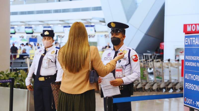 2 Filipinas barred from traveling to Dubai, Kuwait over fake OEC