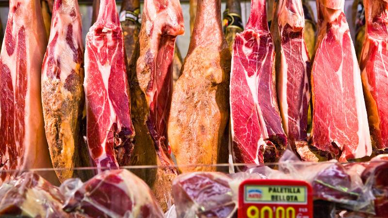 Abu Dhabi shuts down butcher shop selling spoiled meat
