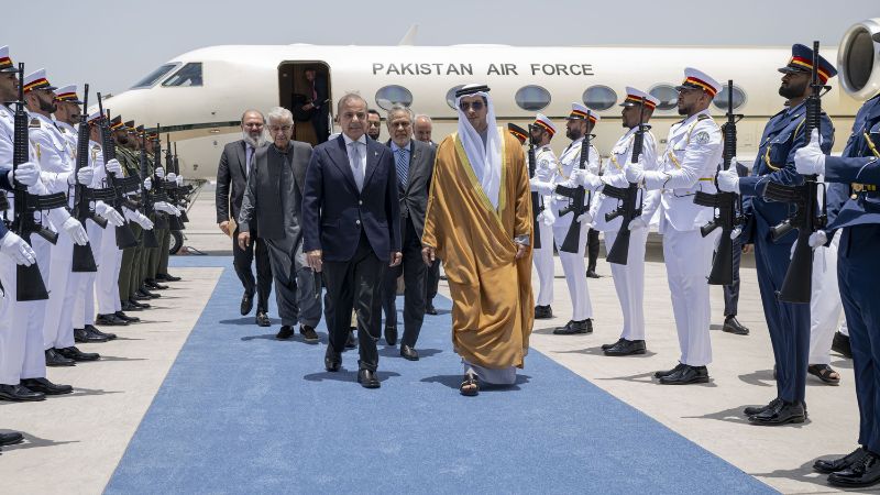 Pakistan Prime Minister Sharif arrives in UAE