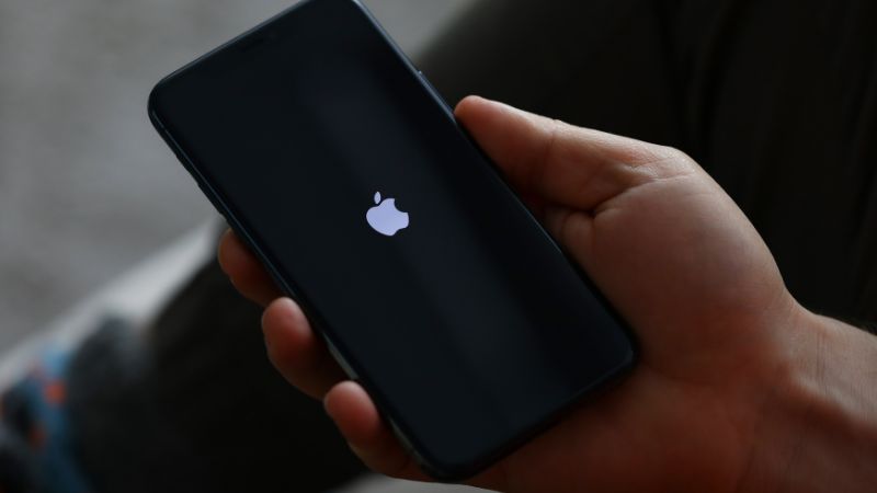 Fake officer steals iPhone in Dubai scam