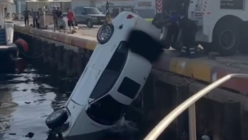 WATCH: Two men survive after car plunges into Al Jaddaf canal