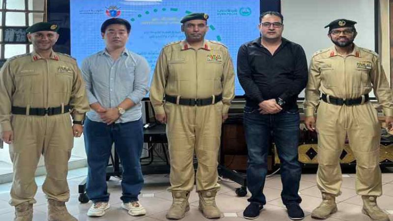 Dubai Police awards two expats for cooperating with police