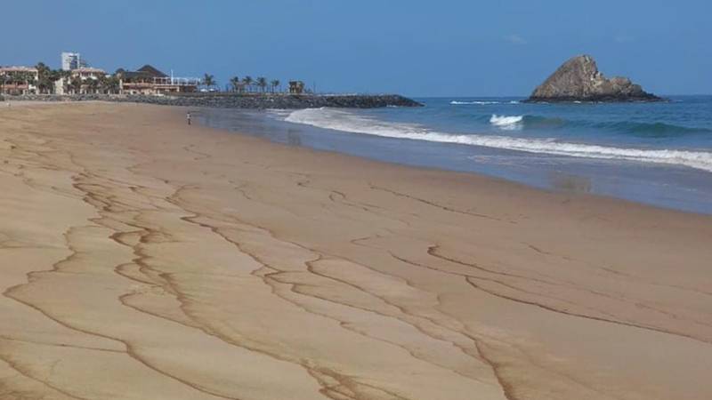 Fujairah launches investigation into oil spill near Snoopy Island