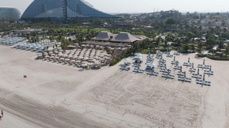 Filipino sand artist creates giant tribute for Jumeirah employees