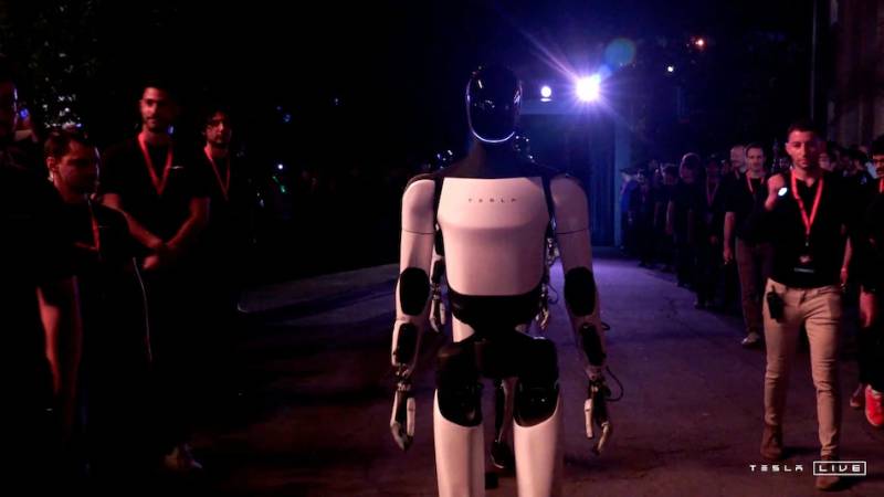 Video: Elon Musk unveils Optimus humanoid robot