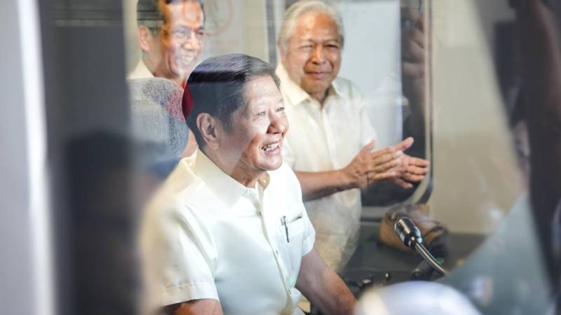 Marcos appoints ‘government caretakers’ ahead of UAE trip