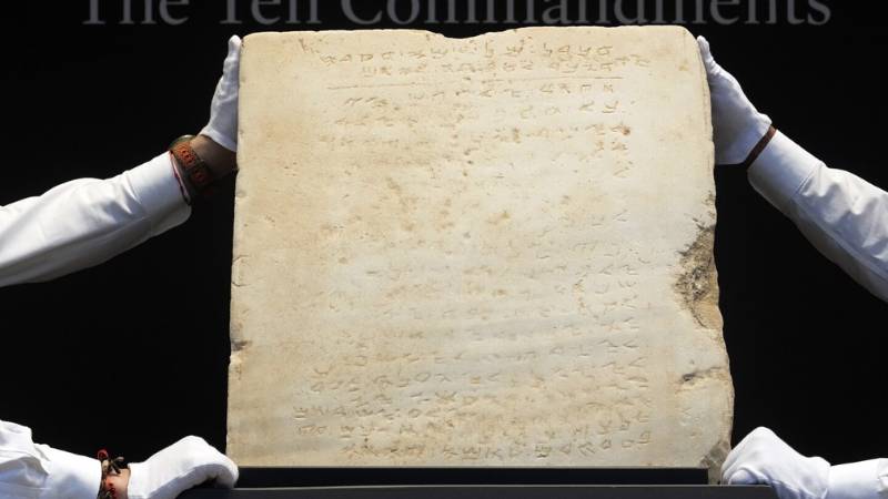 Ten Commandments tablet to be auctioned in New York