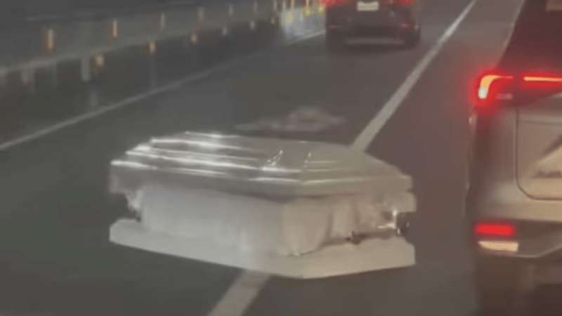 Coffins fall on Philippine NLEX highway, causing a traffic jam