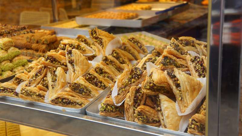 Sharjah sets Dh500 permit fee for displaying food outside shops during Ramadan