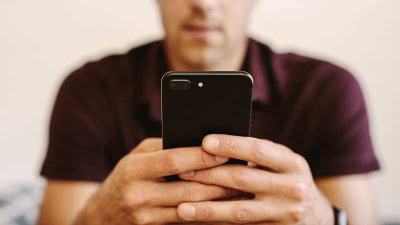 Dubai court upholds fine for Arab man in Instagram phone scam