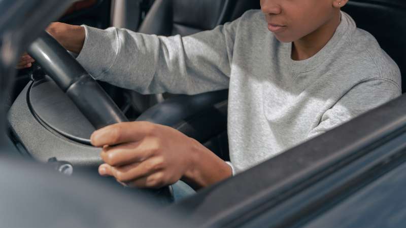 UAE lowers minimum driving age to 17 starting March 29