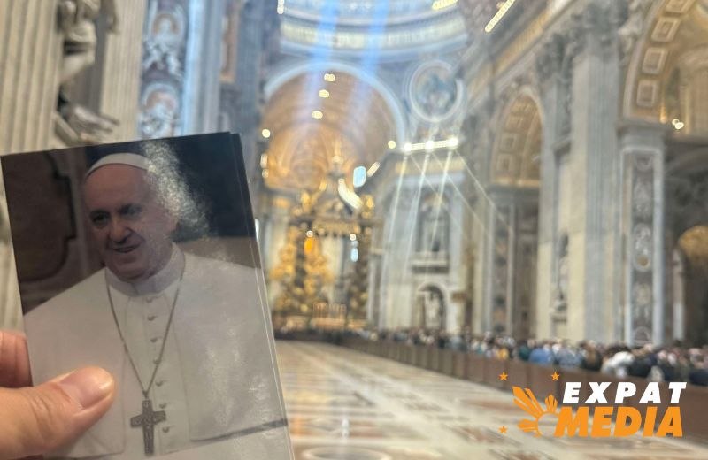 'I waited six hours to see Pope Francis one last time': Pilgrimage to the Vatican