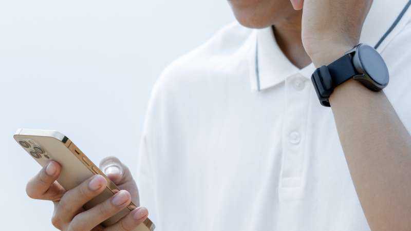 Abu Dhabi schools ban smartphones, smartwatches