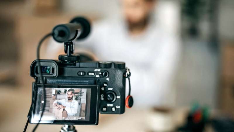 UAE influencers must get licence to promote financial content