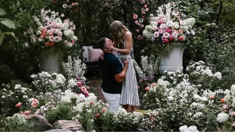 Taylor Swift, Travis Kelce’s engagement photo: what body language expert reveals