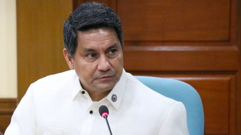 Richard Gomez deactivates Facebook page, apologizes to journalists after viral post