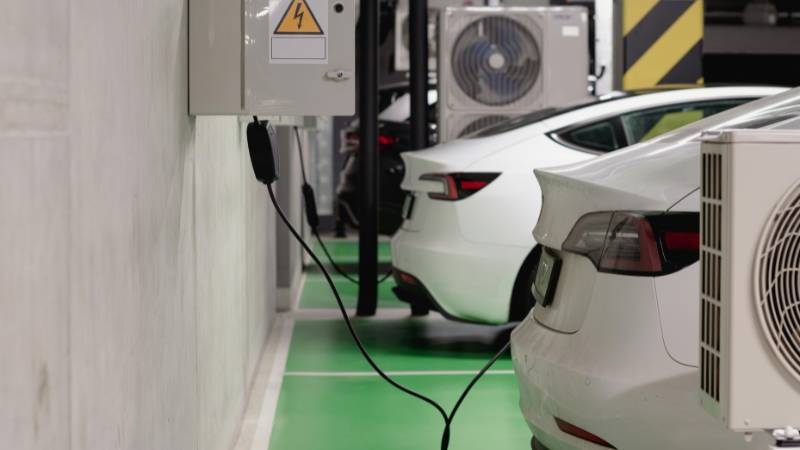 Sharjah Police rescue two trapped inside electric car