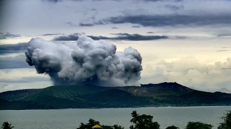 Taal Volcano under Alert Level 1 after three eruptions in one day
