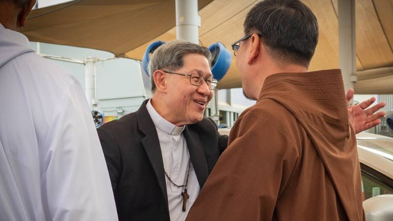 Cardinal Tagle arrives in Dubai to lead Simbang Gabi