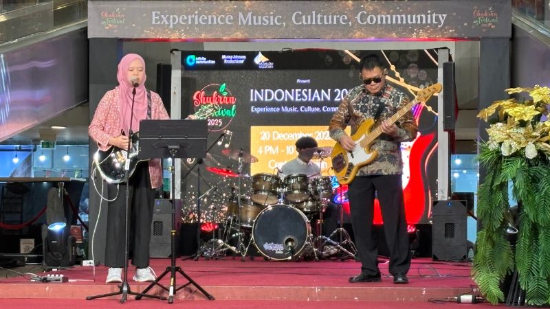 Indonesian 'rock star' consul general in Dubai wows crowd at Shukran Festival
